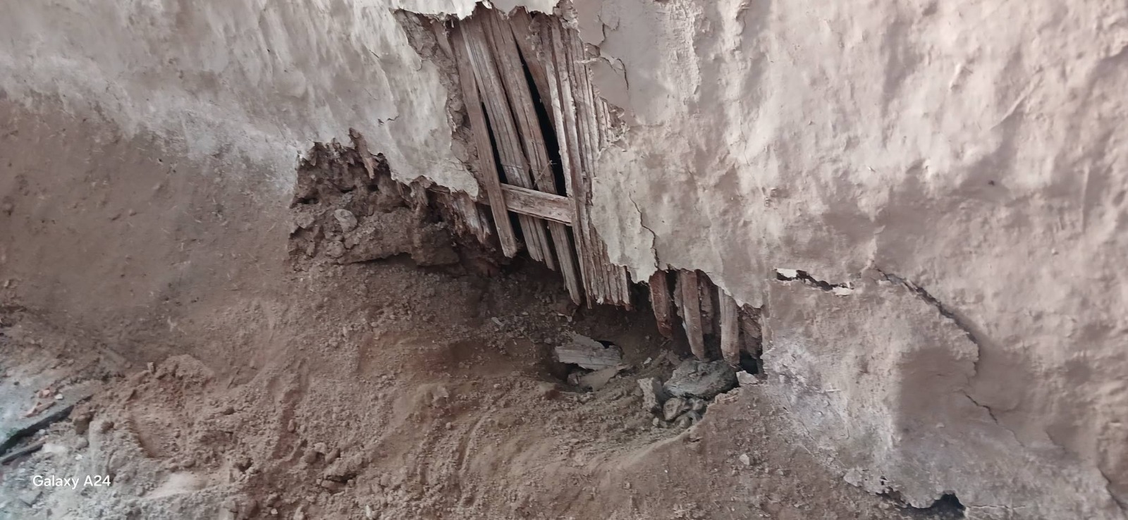 देवाही गोनाहीके कर्मचमे एक घरमे भेल हए सेनफोरिया