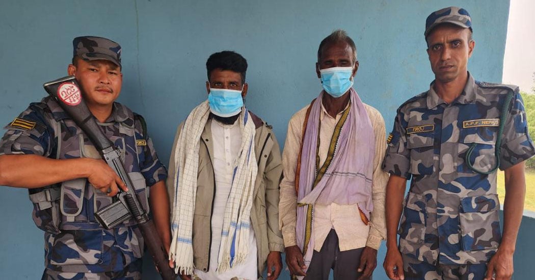 दुगोटेसे करिब सबा पाँच लाख रुपैया सशस्त्र प्रहरी कएले हए बरामद